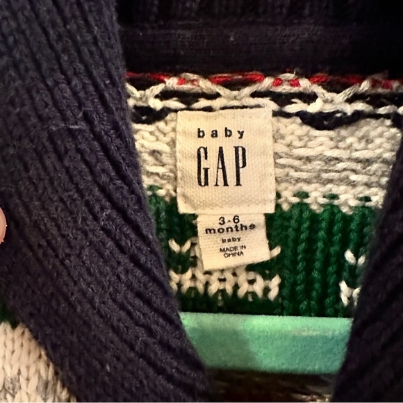 Baby Gap Fair Isle Cardigan Sweater | 3-6 Months | 🌲 Perfect for Christmas 🌲 - Picture 2 of 4
